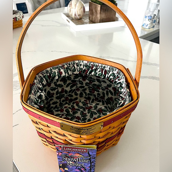 Vintage 1997 & Rare Longerberger Red Snowflake Basket with 2 Liners - Picture 2 of 3